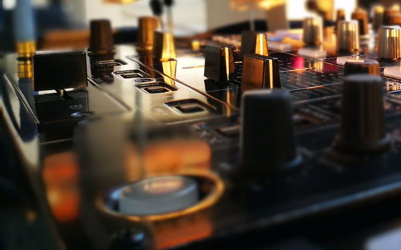 Imagine echipament DJ - Despre noi